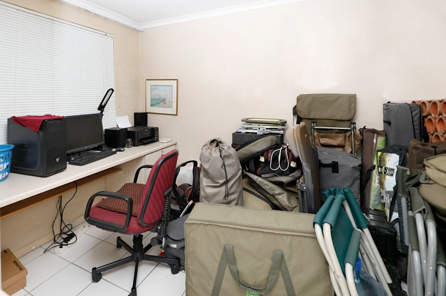 5 Bedroom Property for Sale in Loevenstein Western Cape